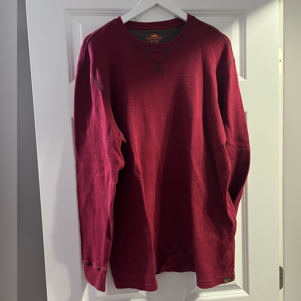 Worn once!‎ Men’s XLT Northwest Territory Burgundy Thermal Top!